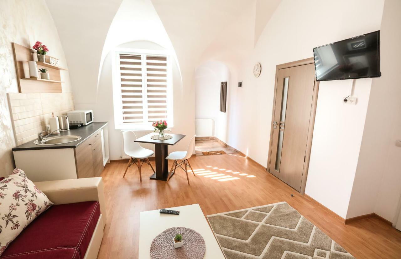 Serenity House Apartments Sibiu Buitenkant foto