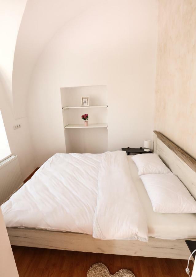 Serenity House Apartments Sibiu Buitenkant foto
