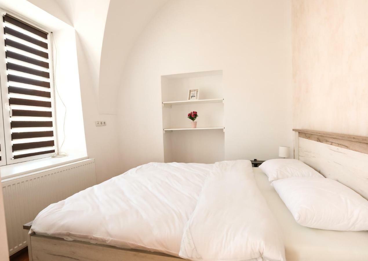 Serenity House Apartments Sibiu Buitenkant foto